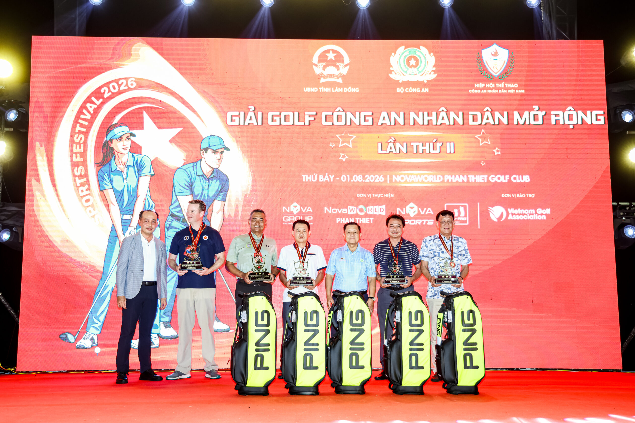 Le trao giai best gross giai golf cand lan 2 tai Phan Thiet